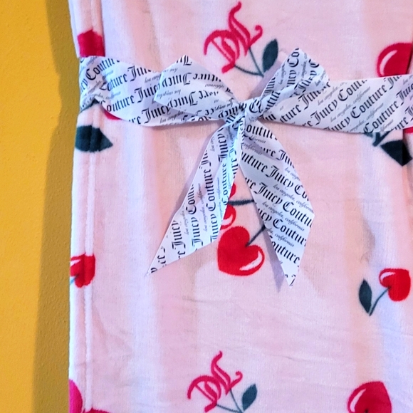 Juicy Couture 50x70 inch blanket - Picture 3 of 4